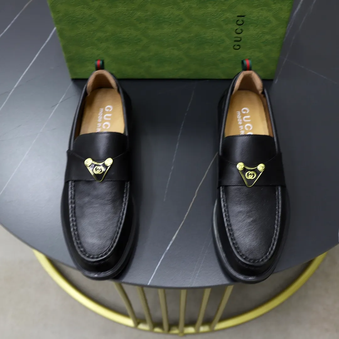 Men's shoes: 250🙅‍♂️🙅‍♂️🙅‍♂️Niuli Brand: GUCCI Size: 38-44 (45 can be customized) Level: Counter classic Material: Original soft cowhide upper Comfortable cowhide lining Original lightweight outsole Style category: Business casual footwear Driving leather shoes Color: Actual picture color